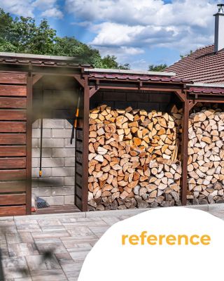 Už víte, kam poskládáte palivové dřevo? 🪵 Skvělým řešením je dřevník. 👍 Dřevo bude v suchu. 👍 Mezerami na bocích zase...